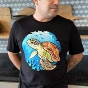 Green-sea-turtle-shirt-front-view-g_illustrated-by-ryanne-levin-art